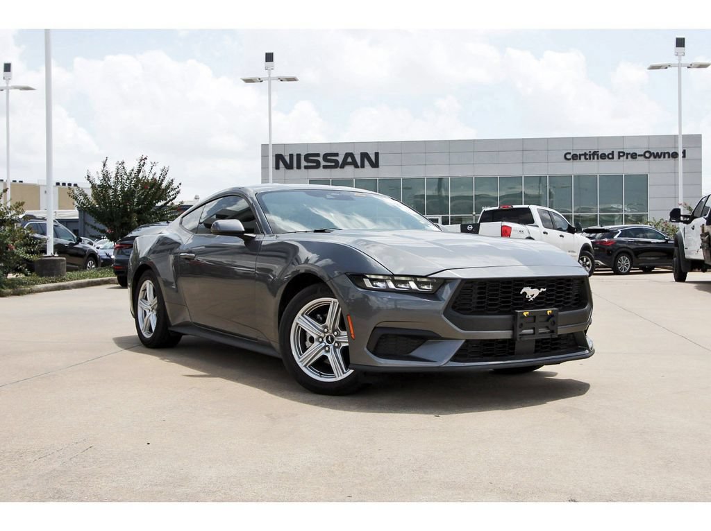 Used 2025 Ford Mustang Premium RWD image 1