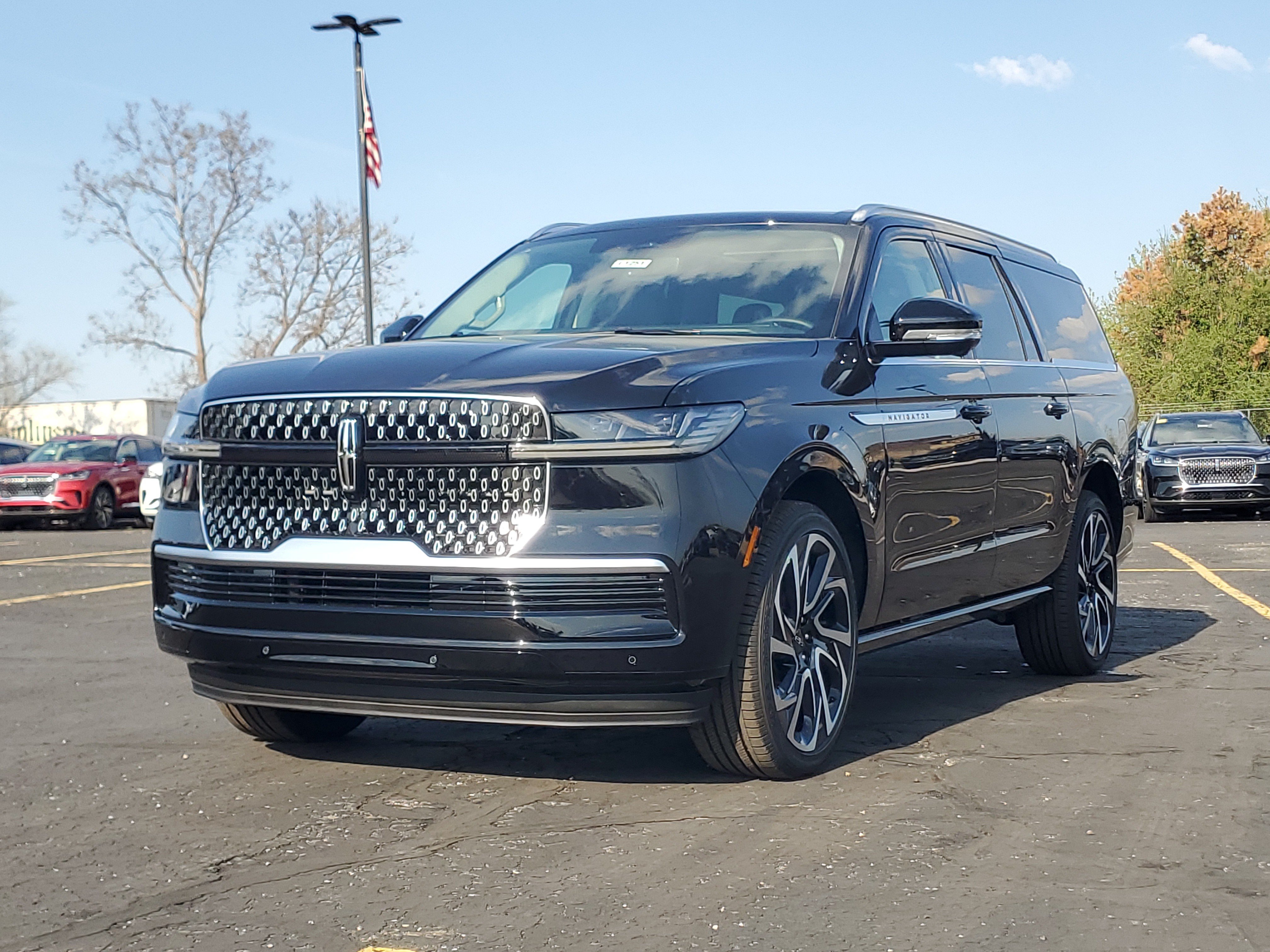 New 2026 Lincoln Navigator L Reserve AWD/4WD image 2