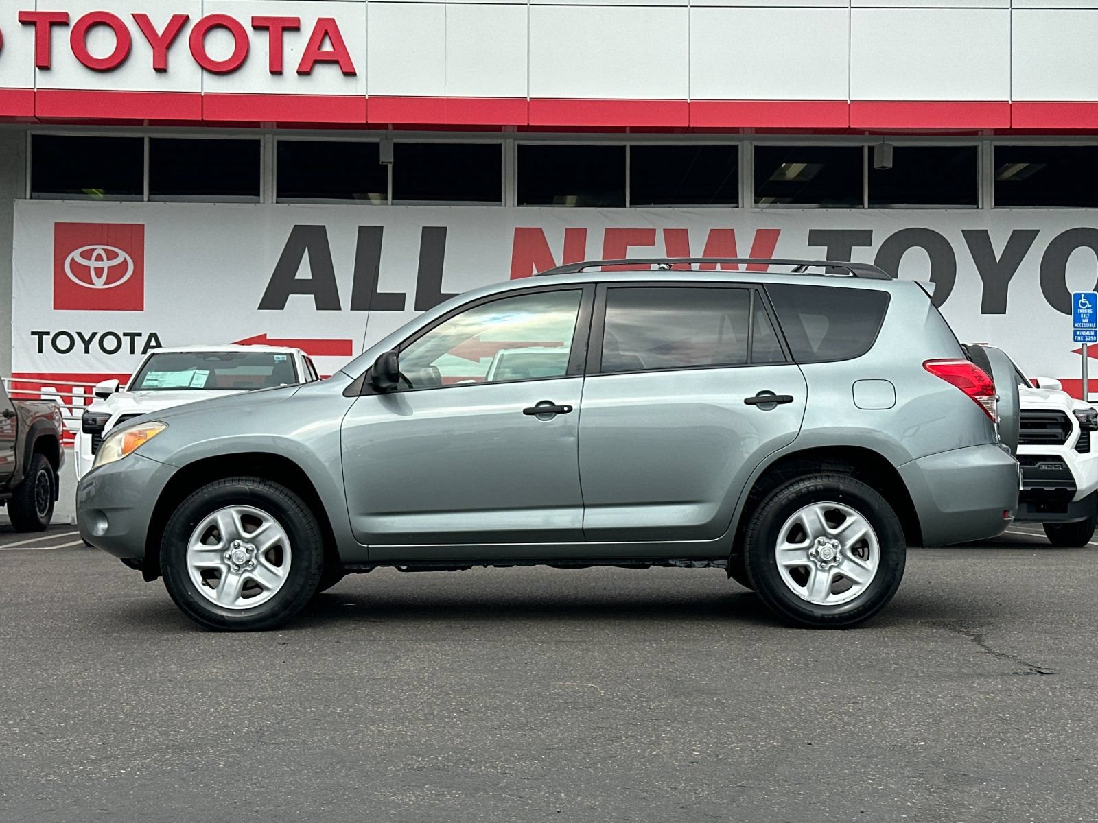 Used 2008 Toyota RAV4 2WD w/ 3rd Row image 2