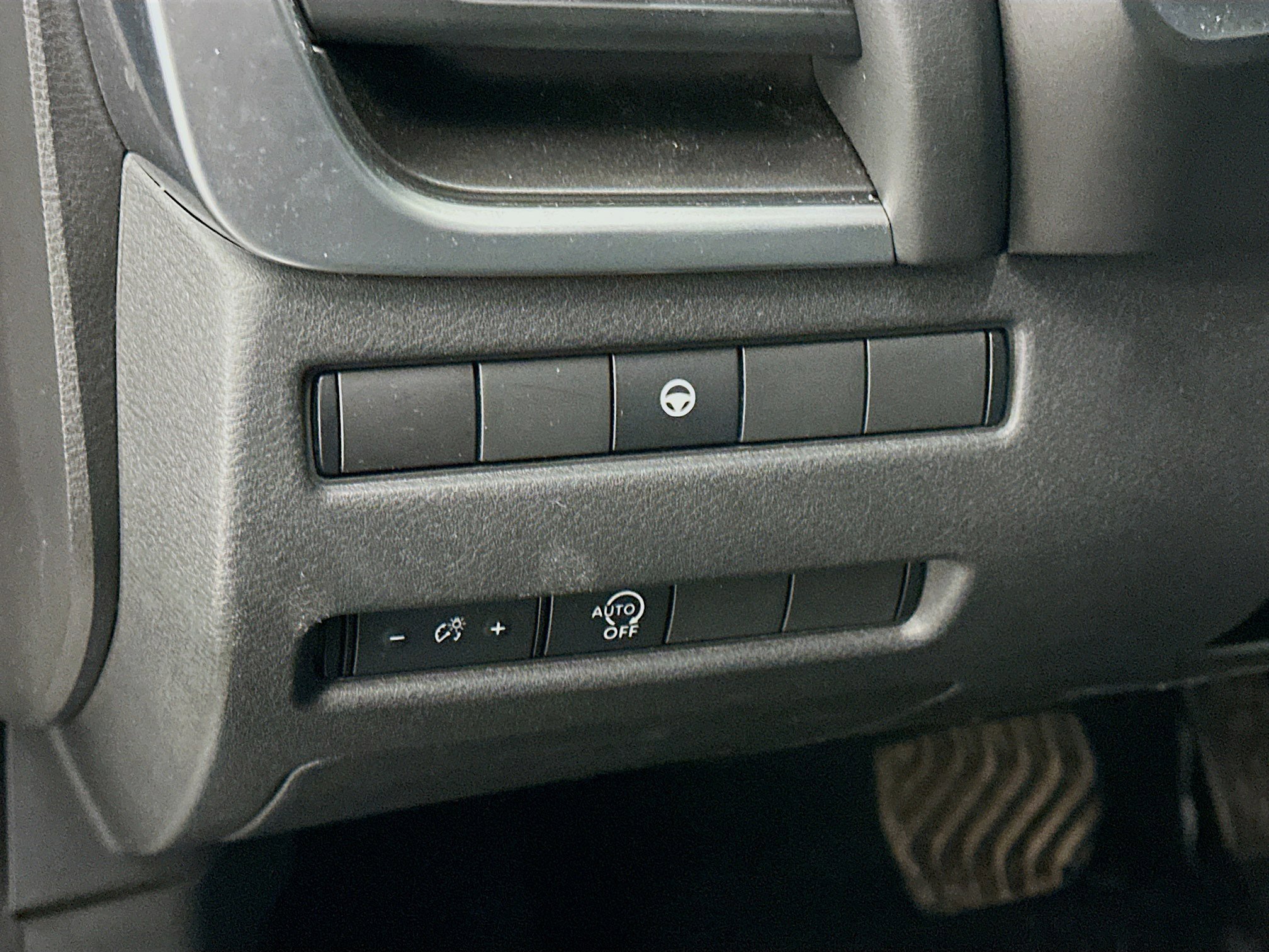 Used 2023 Nissan Rogue SV image 17