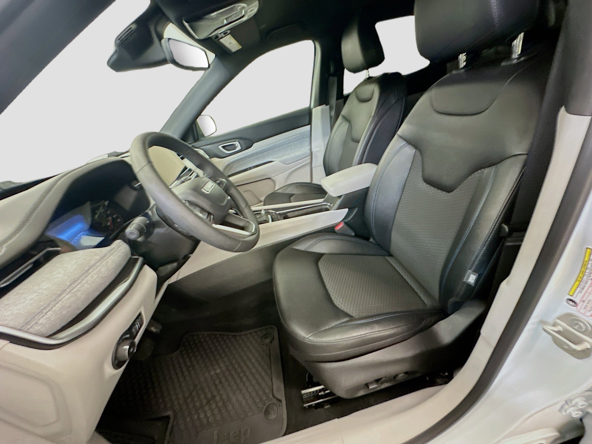 Used 2024 Jeep Compass Latitude w/ Convenience Group image 13