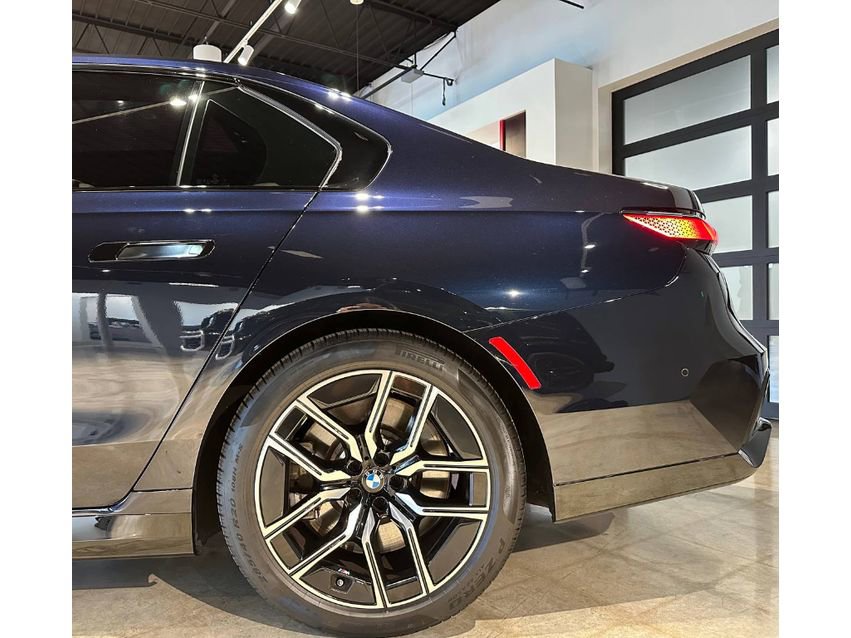 Used 2024 BMW 760i xDrive w/ Premium Package 2 image 11