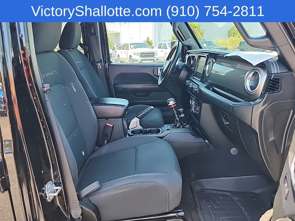 Used 2018 Jeep Wrangler Unlimited Sahara AWD/4WD image 36