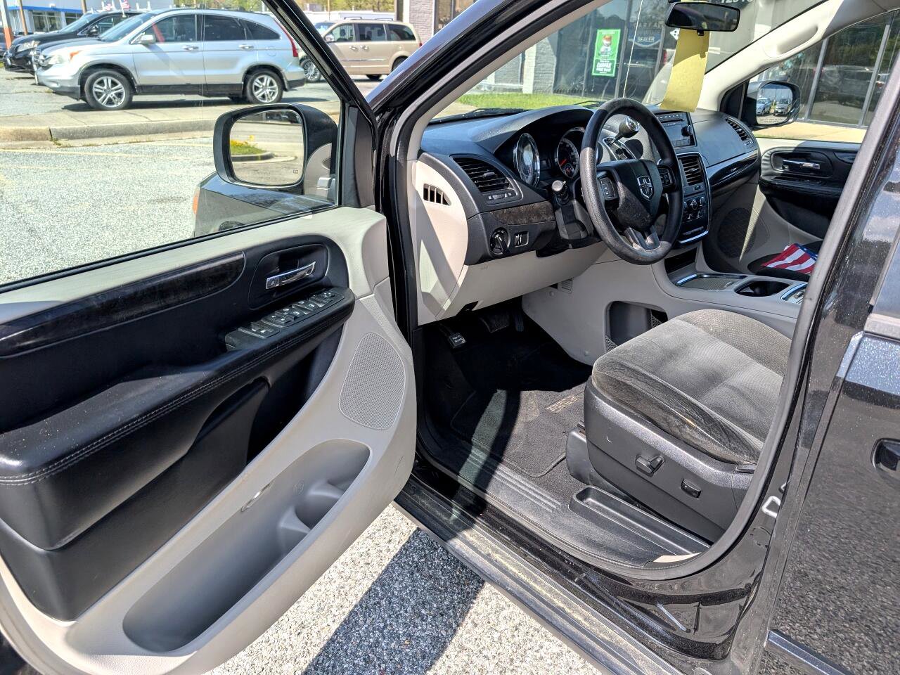 Used 2015 Dodge Grand Caravan SXT image 12