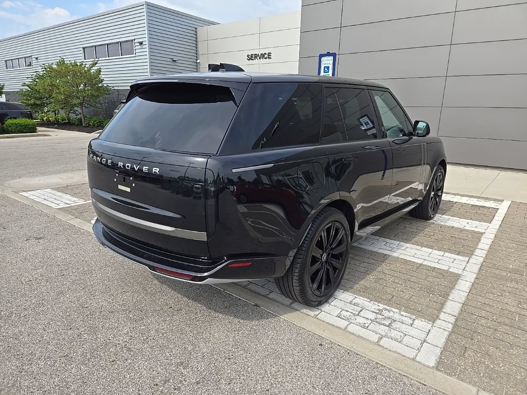 Certified 2025 Land Rover Range Rover SE AWD/4WD image 5