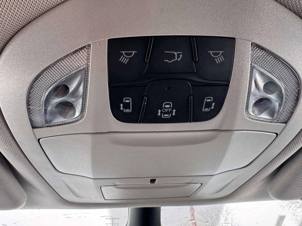 Used 2023 Chrysler Pacifica Touring-L image 23