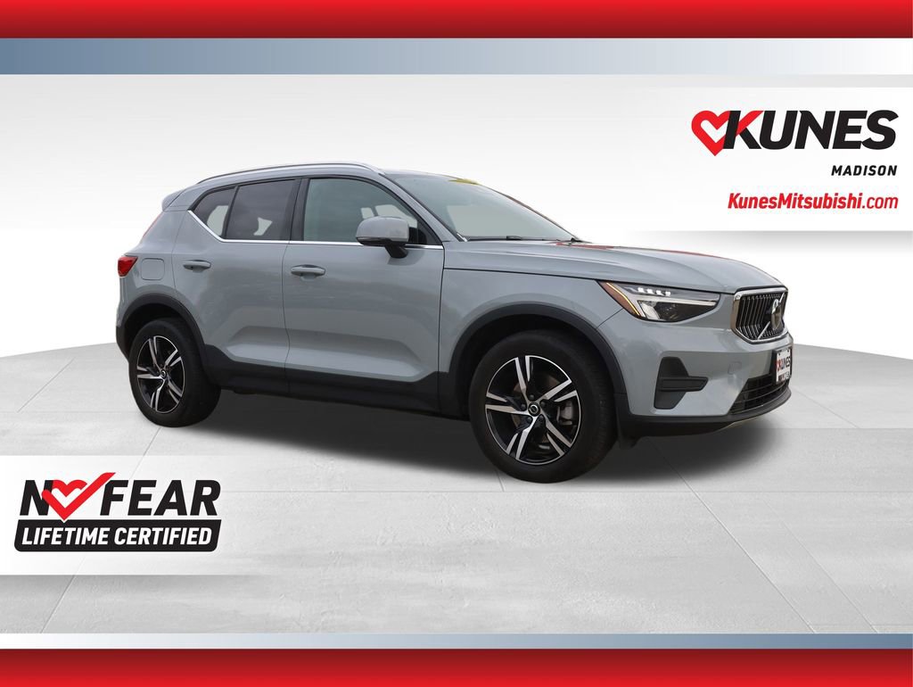 Used 2024 Volvo XC40 B5 Core