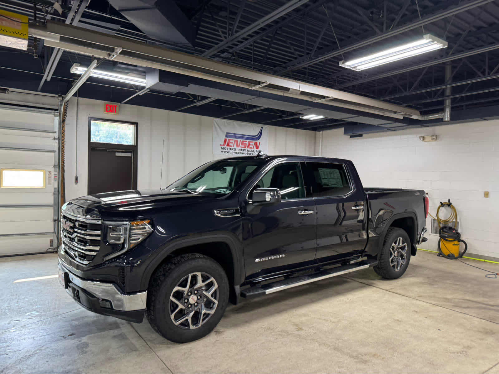 New 2026 GMC Sierra 1500 SLT w/ SLT Premium Plus Package image 1