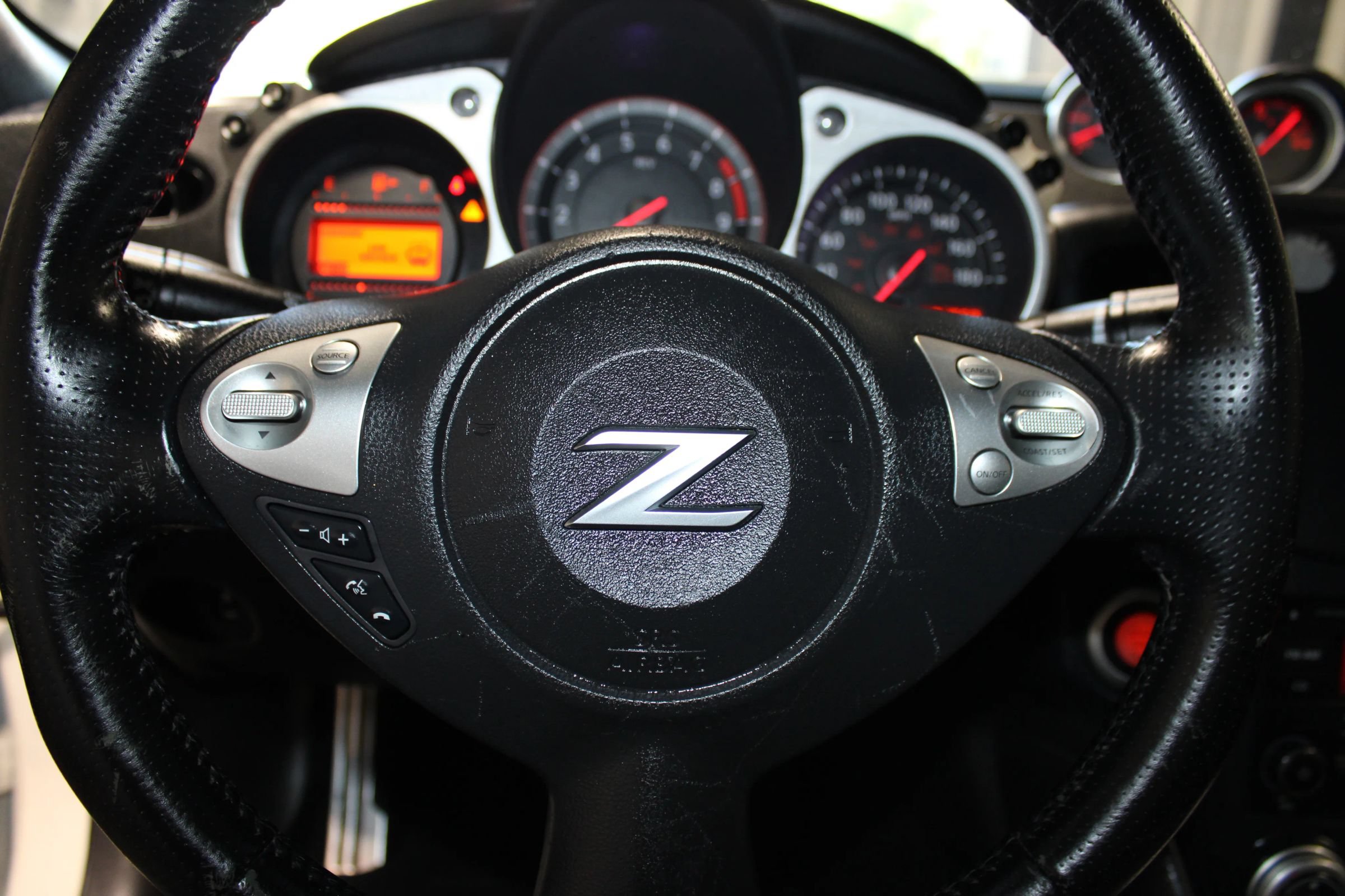 Used 2015 Nissan 370Z Coupe w/ Aerodynamics Package RWD image 17