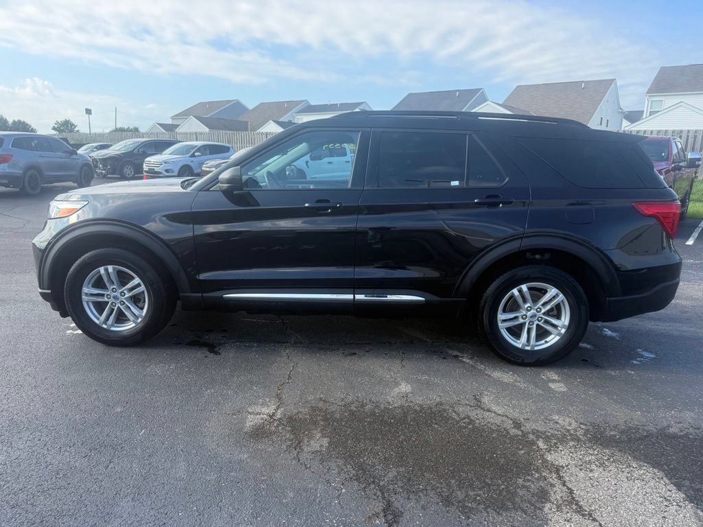 Used 2024 Ford Explorer XLT w/ Equipment Group 202A AWD/4WD image 7