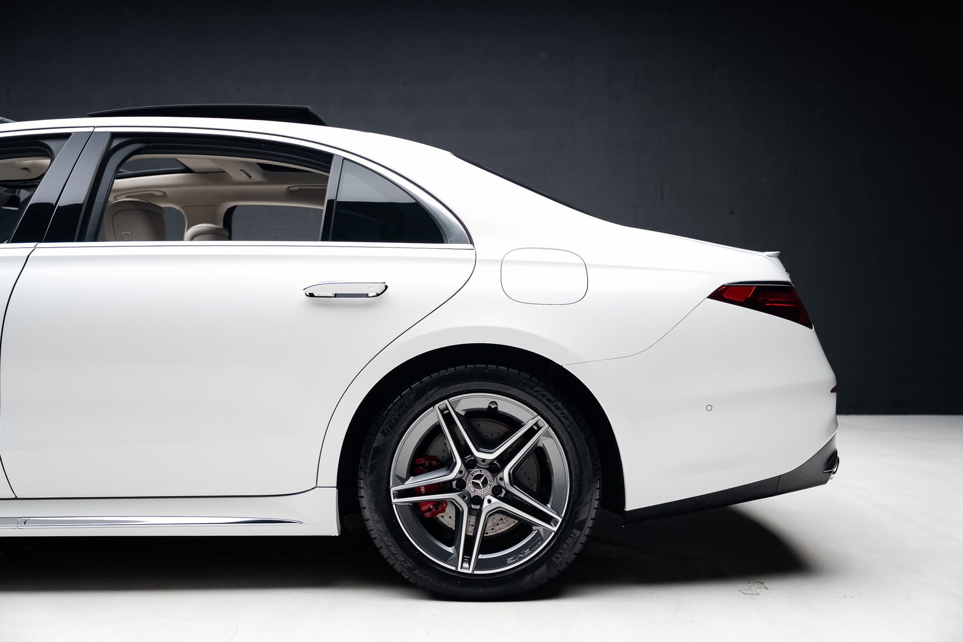 Used 2024 Mercedes-Benz S 580e 4MATIC Sedan w/ AMG Line image 20