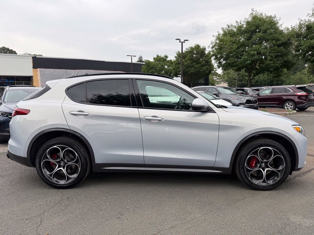 Used 2023 Alfa Romeo Stelvio Ti w/ Active Assist Plus Package AWD/4WD image 5