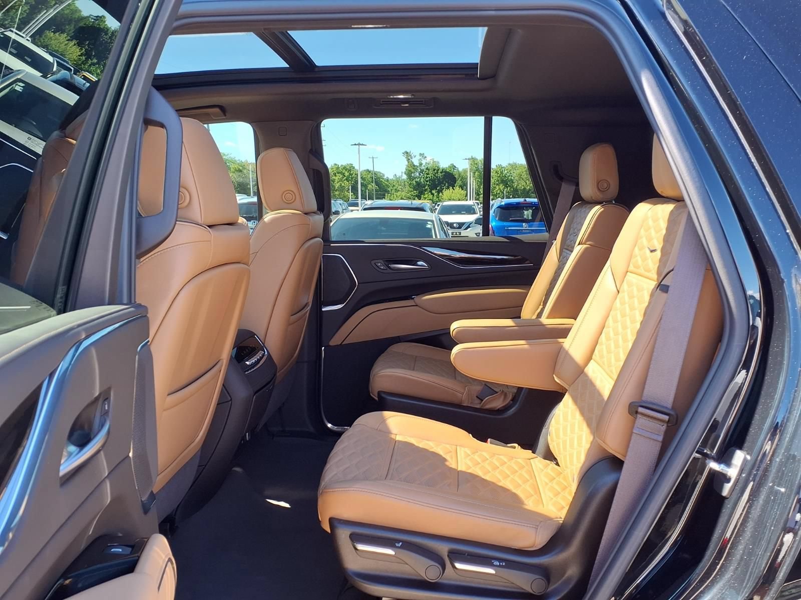 Certified 2023 Cadillac Escalade Sport w/ LPO, ONYX Package AWD/4WD image 9
