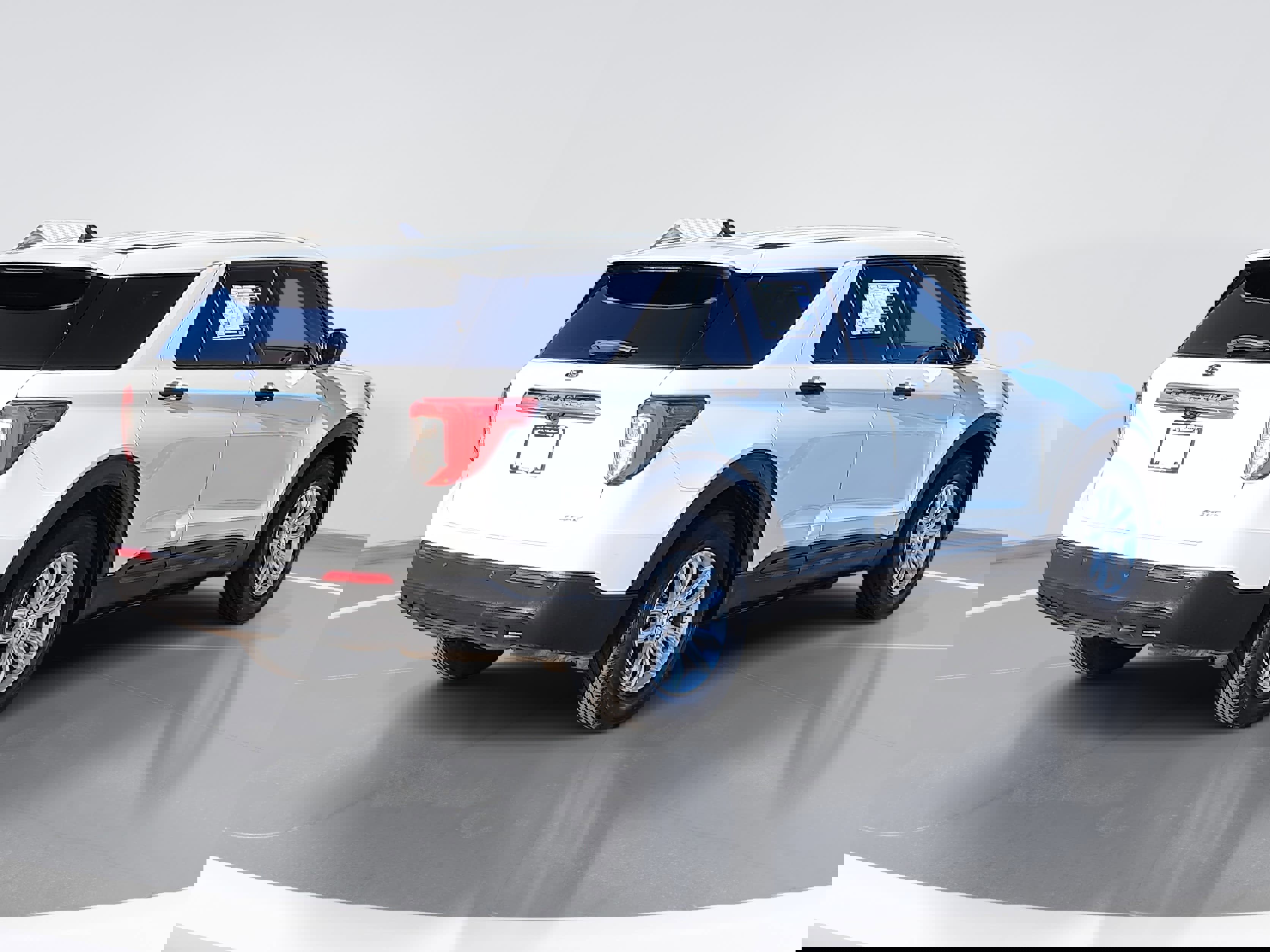 Used 2021 Ford Explorer 4WD image 3