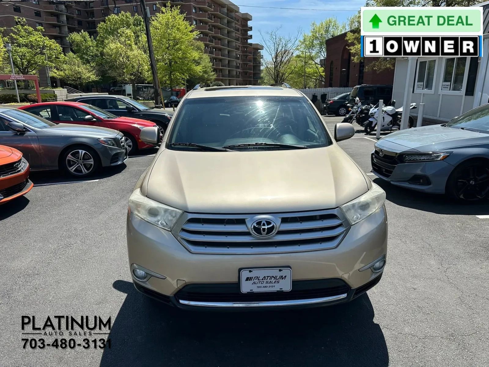 Used 2011 Toyota Highlander SE w/ Tow Pkg image 4