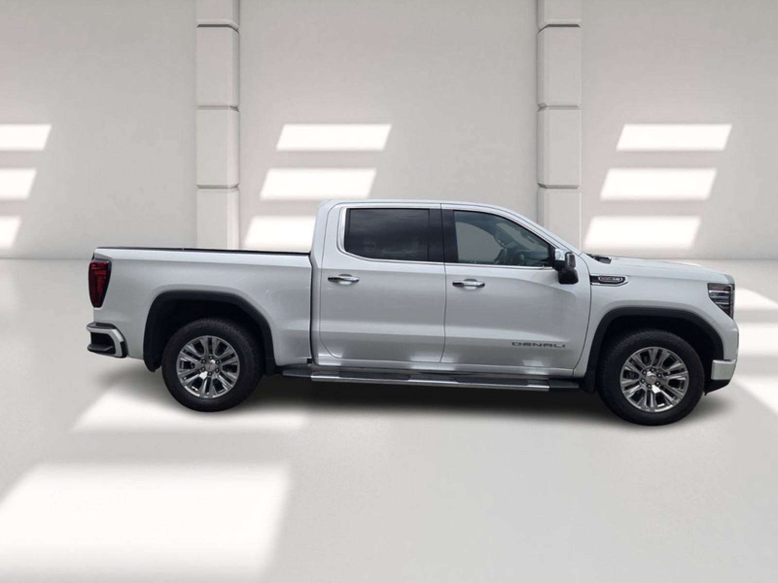 Used 2024 GMC Sierra 1500 Denali w/ Technology Package AWD/4WD image 4