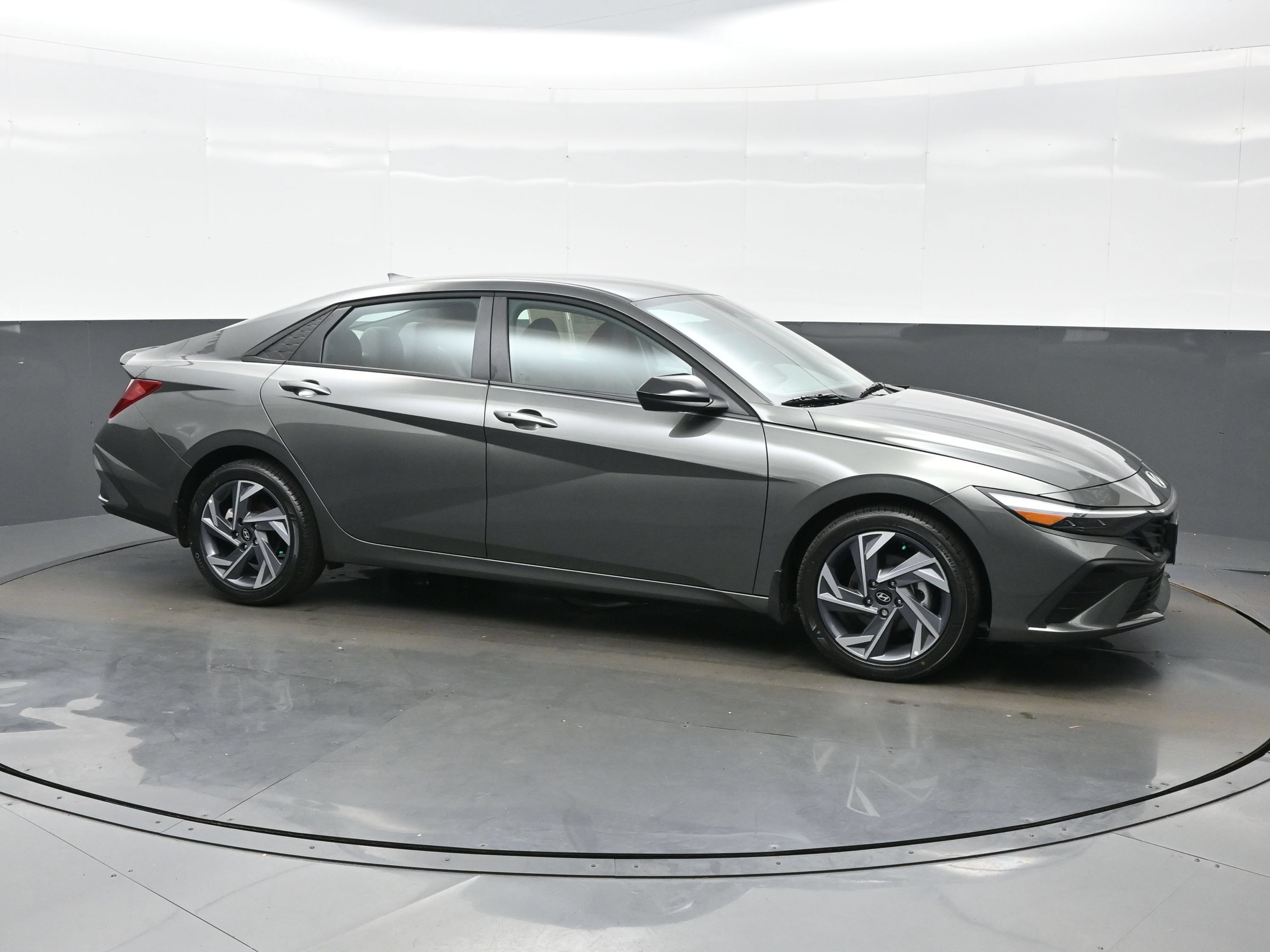 Certified 2025 Hyundai Elantra Sport FWD image 7
