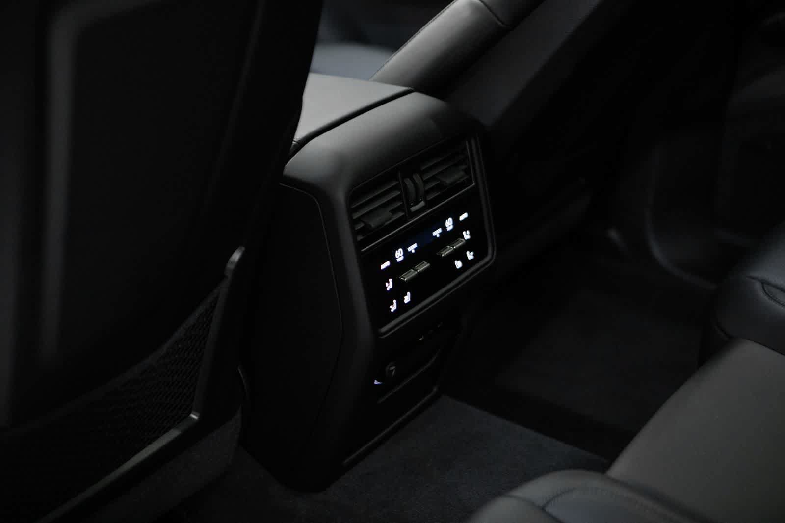 Certified 2025 Porsche Cayenne Turbo AWD/4WD image 36