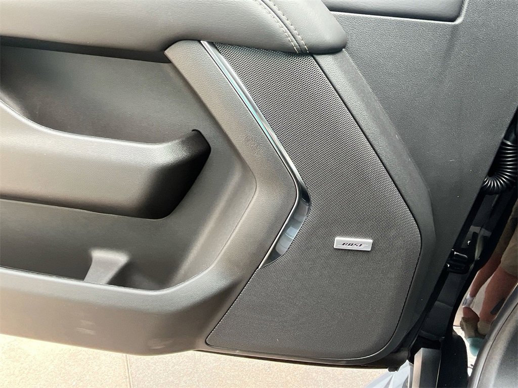 New 2025 GMC Yukon Elevation image 16