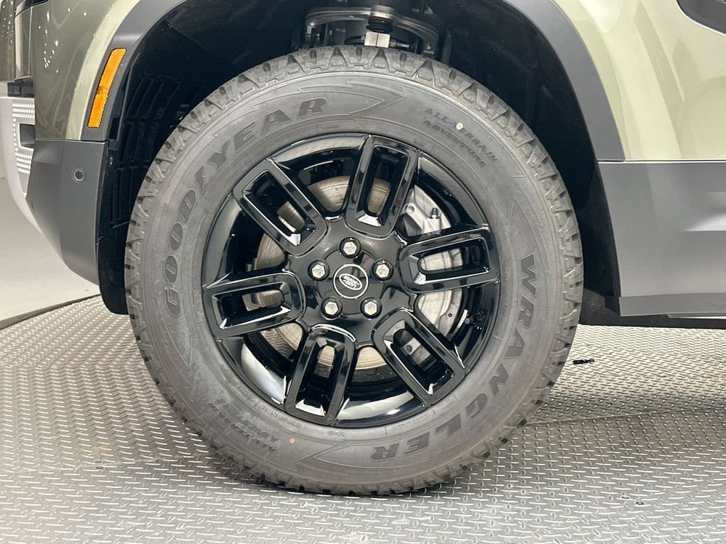 Certified 2025 Land Rover Defender 110 S AWD/4WD image 4