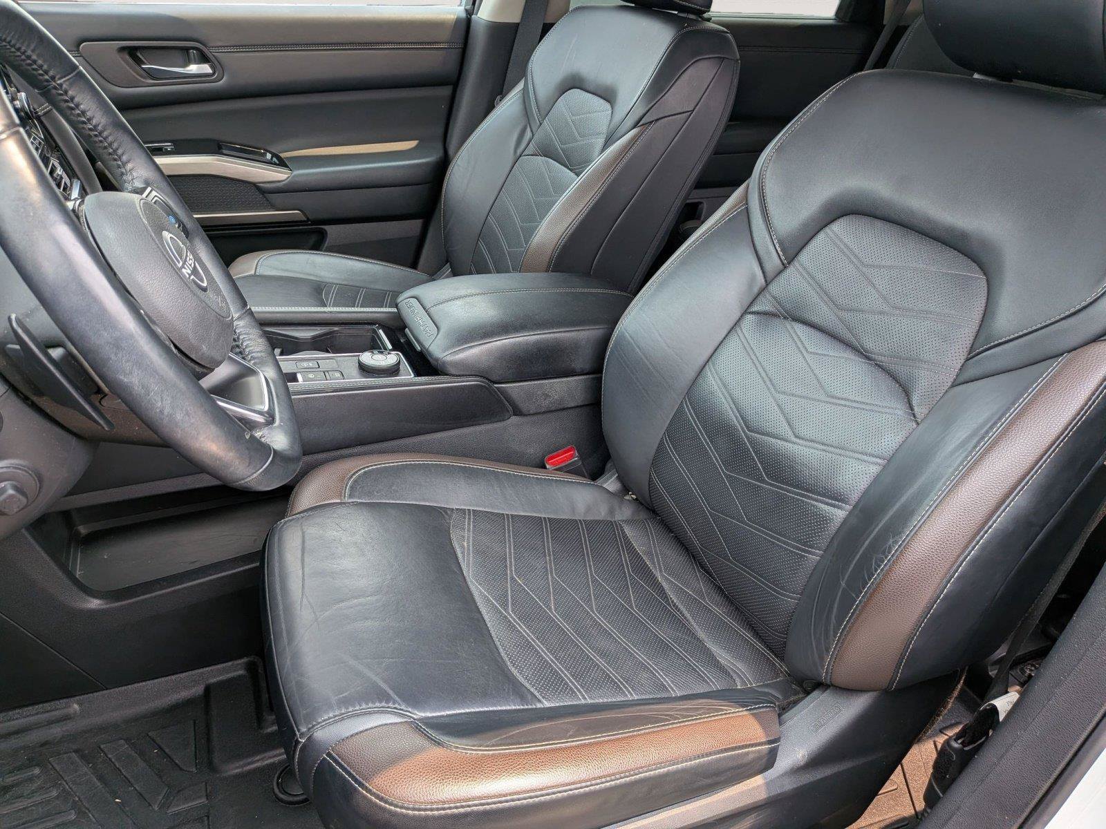 Used 2023 Nissan Pathfinder Platinum w/ Cargo Package AWD/4WD image 27