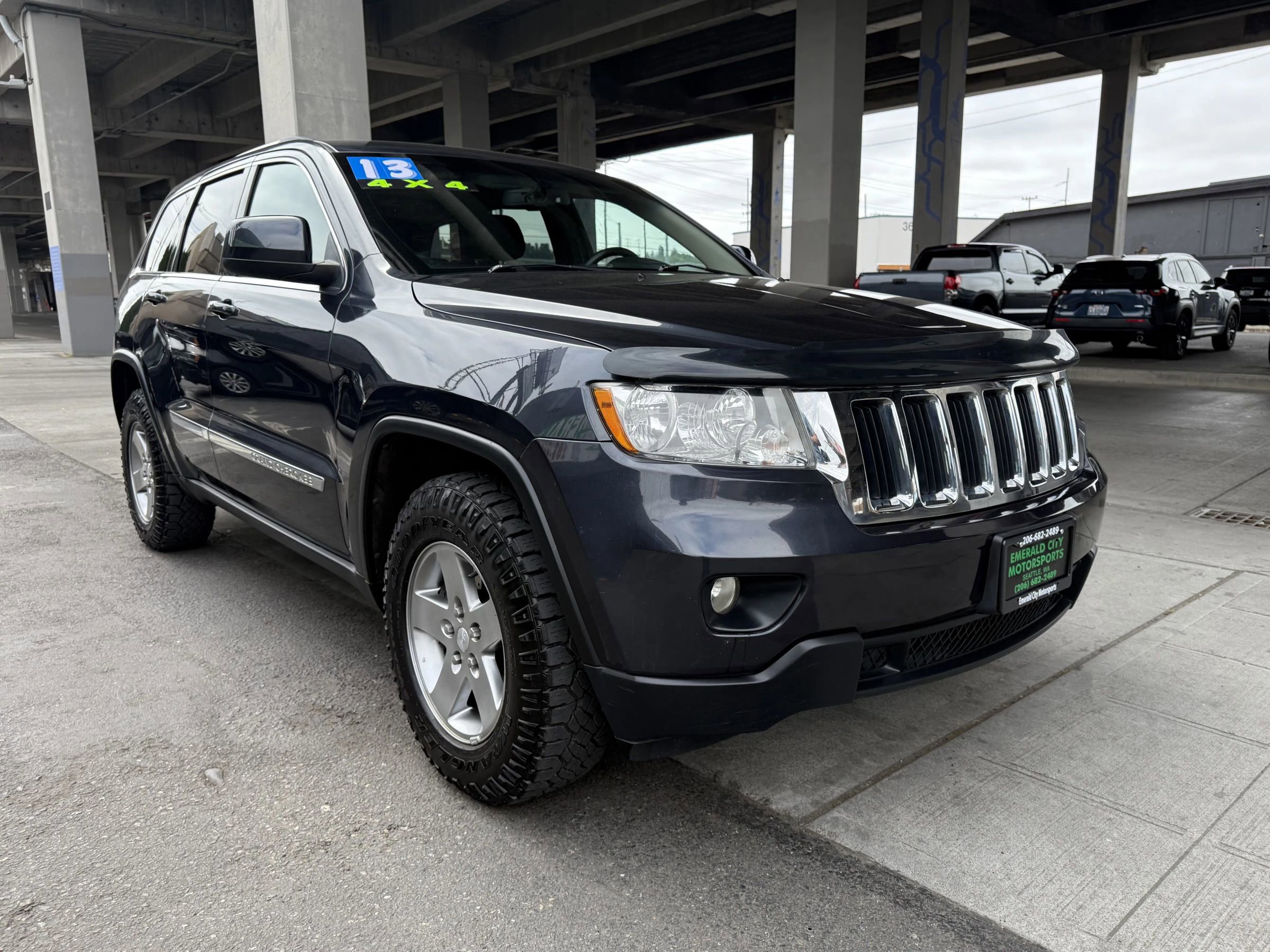 Used 2013 Jeep Grand Cherokee Laredo w/ Laredo E Group image 3