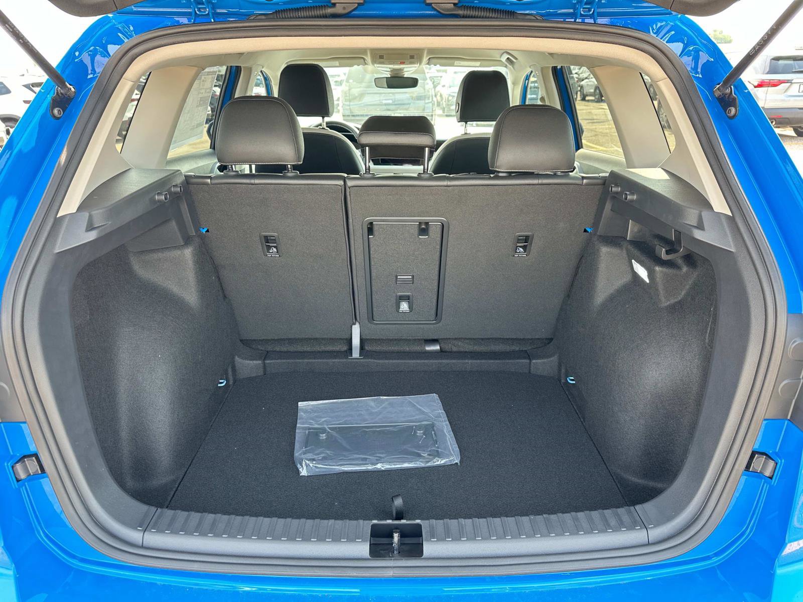 New 2025 Volkswagen Taos SE image 10