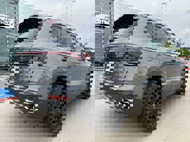 New 2025 Volkswagen Taos SE image 8