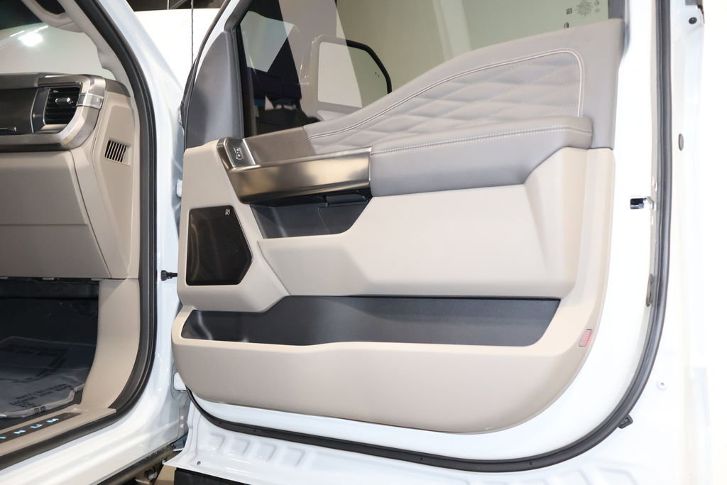 Used 2025 Ford F250 Platinum w/ Platinum Plus Package image 42