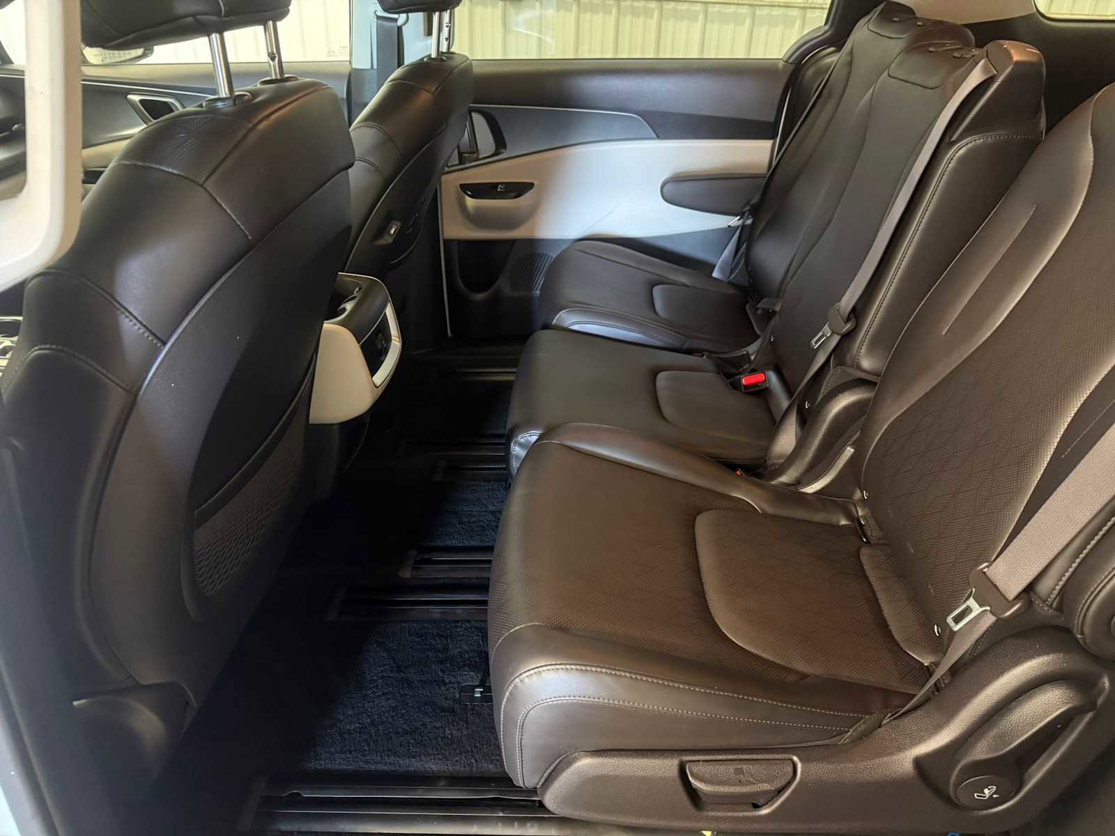 Used 2024 Kia Carnival LX FWD image 22