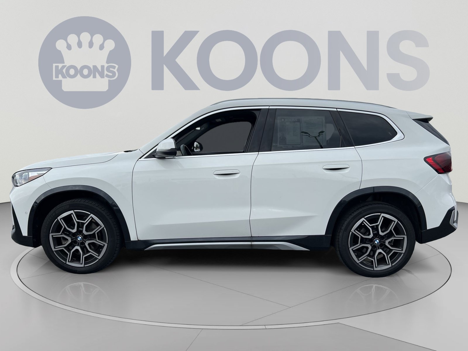 Used 2025 BMW X1 xDrive28i w/ Convenience Package AWD/4WD image 2