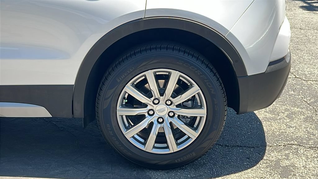 Used 2022 Cadillac XT4 Premium Luxury w/ Enhanced Visibility Package FWD image 7