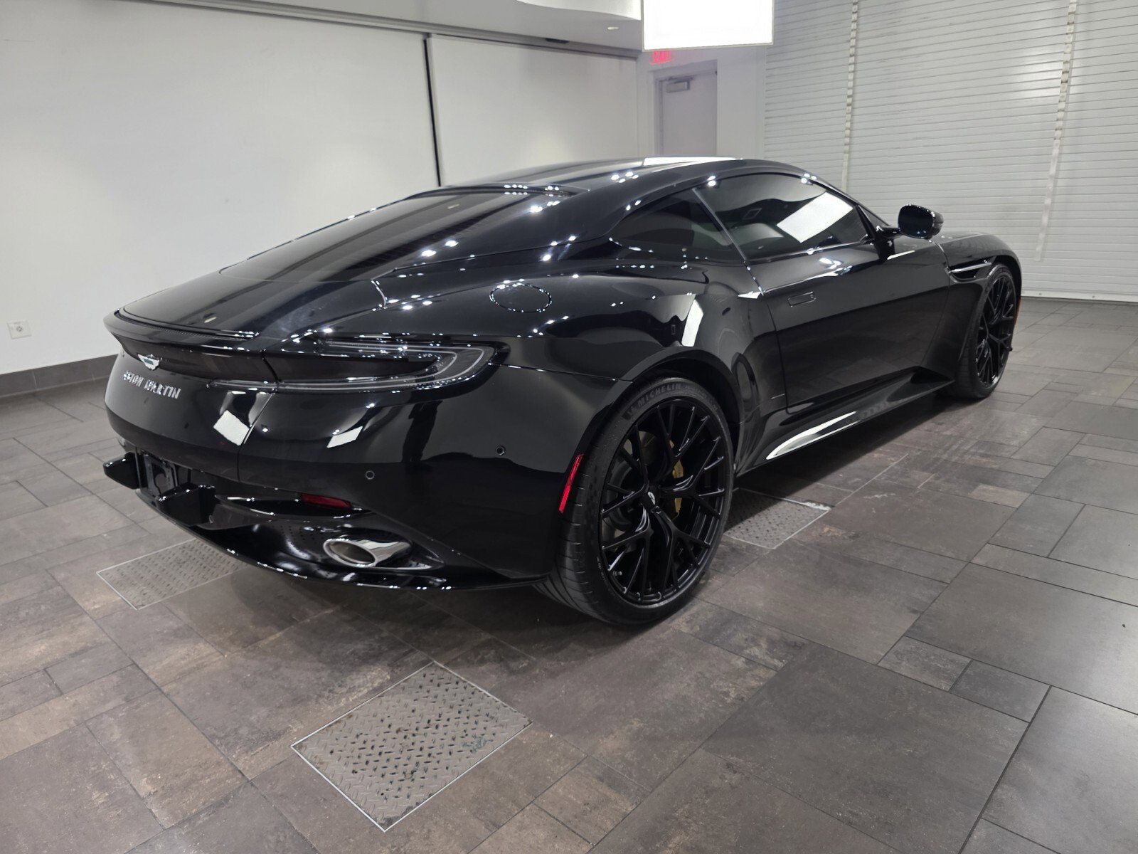 Used 2025 Aston Martin DB12 Coupe image 26