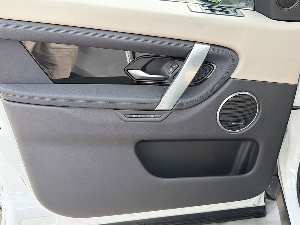 Used 2020 Land Rover Discovery Sport SE image 22