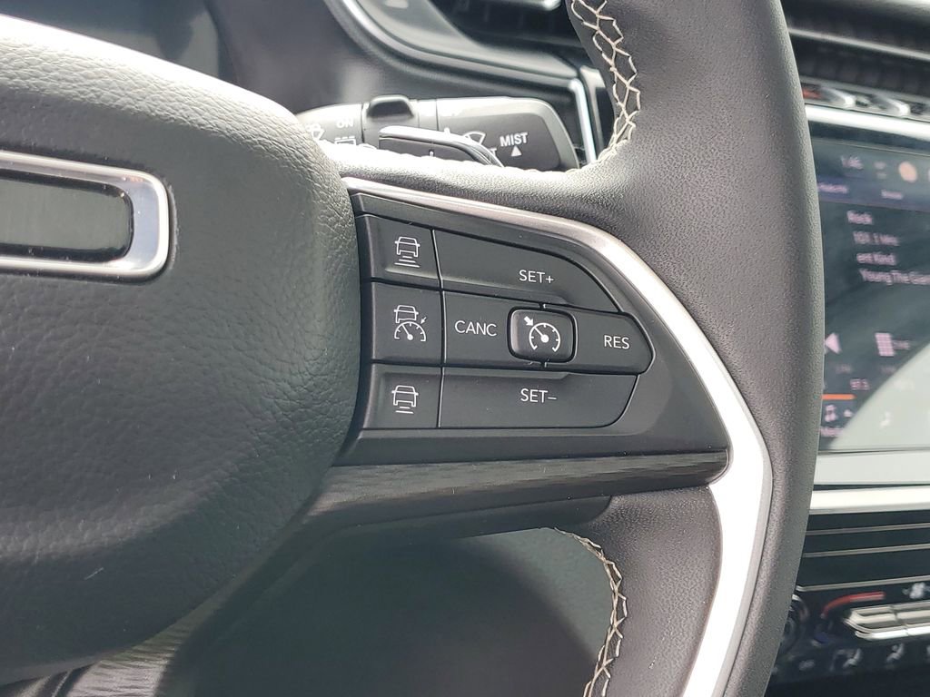 Used 2024 Jeep Grand Cherokee Laredo X AWD/4WD image 26