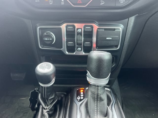 Used 2019 Jeep Wrangler Unlimited Sahara AWD/4WD image 16