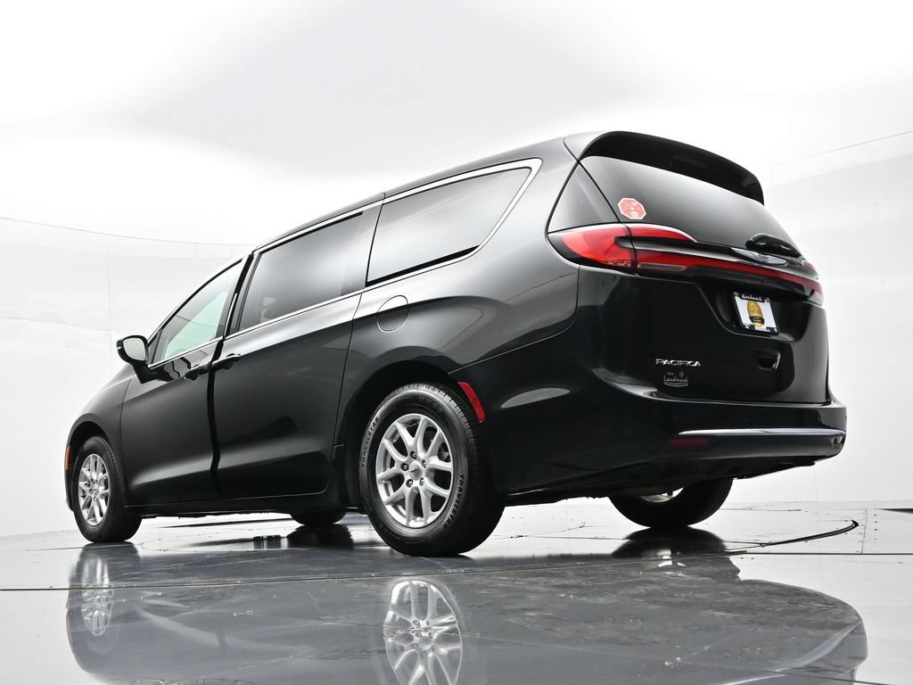 Used 2023 Chrysler Pacifica Touring-L FWD image 26