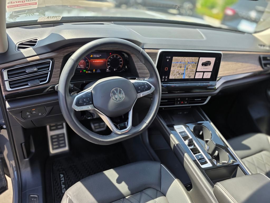 Used 2025 Volkswagen Atlas SEL Premium R-Line image 26