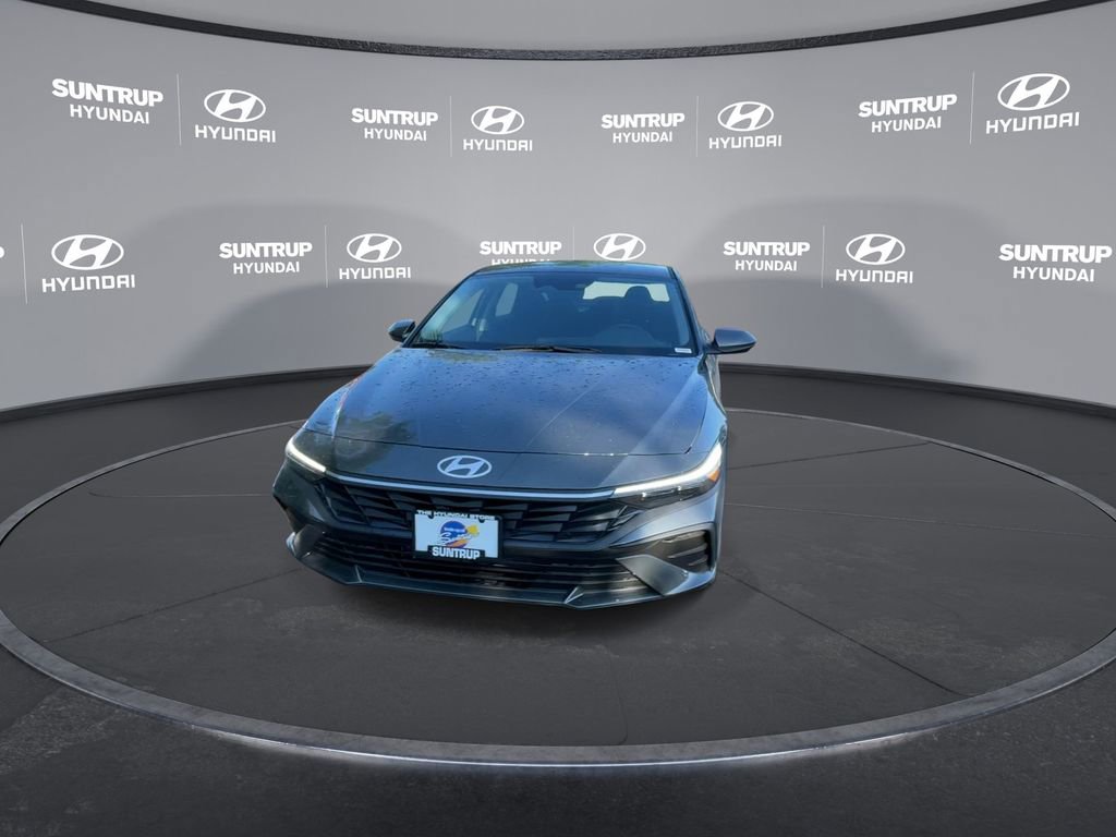 Used 2025 Hyundai Elantra Blue image 6
