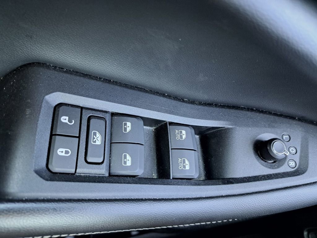 Used 2023 Jeep Grand Cherokee L Laredo image 14