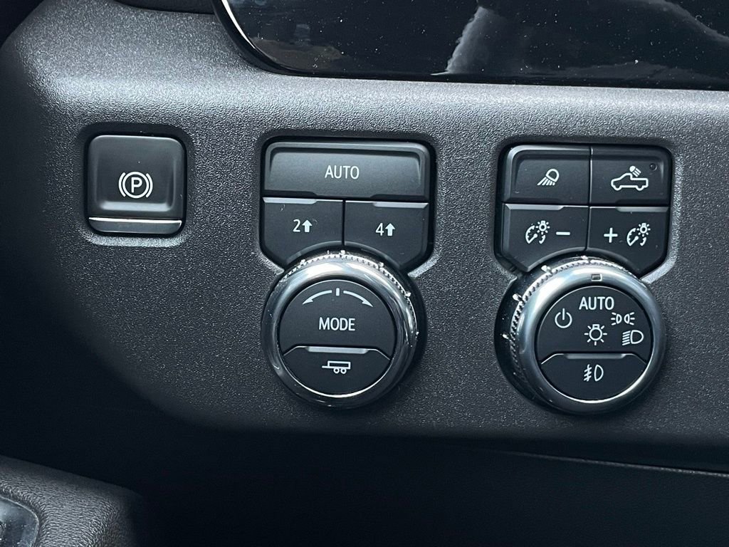 Used 2025 GMC Sierra 1500 SLT AWD/4WD image 13