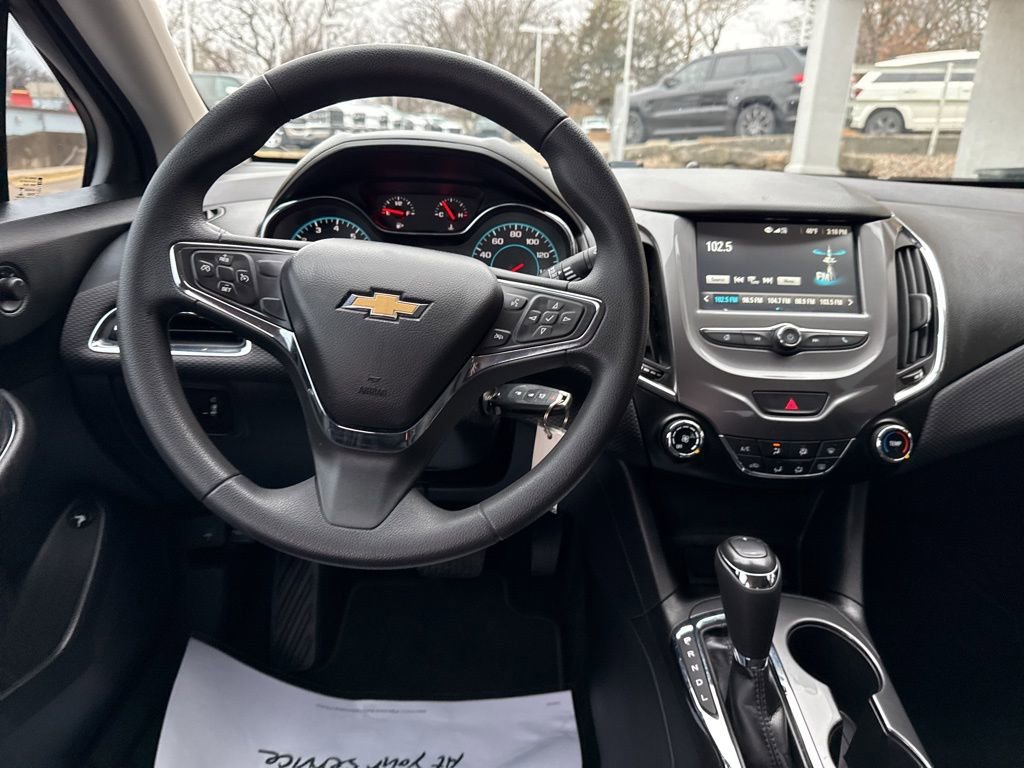 Used 2017 Chevrolet Cruze LT image 12