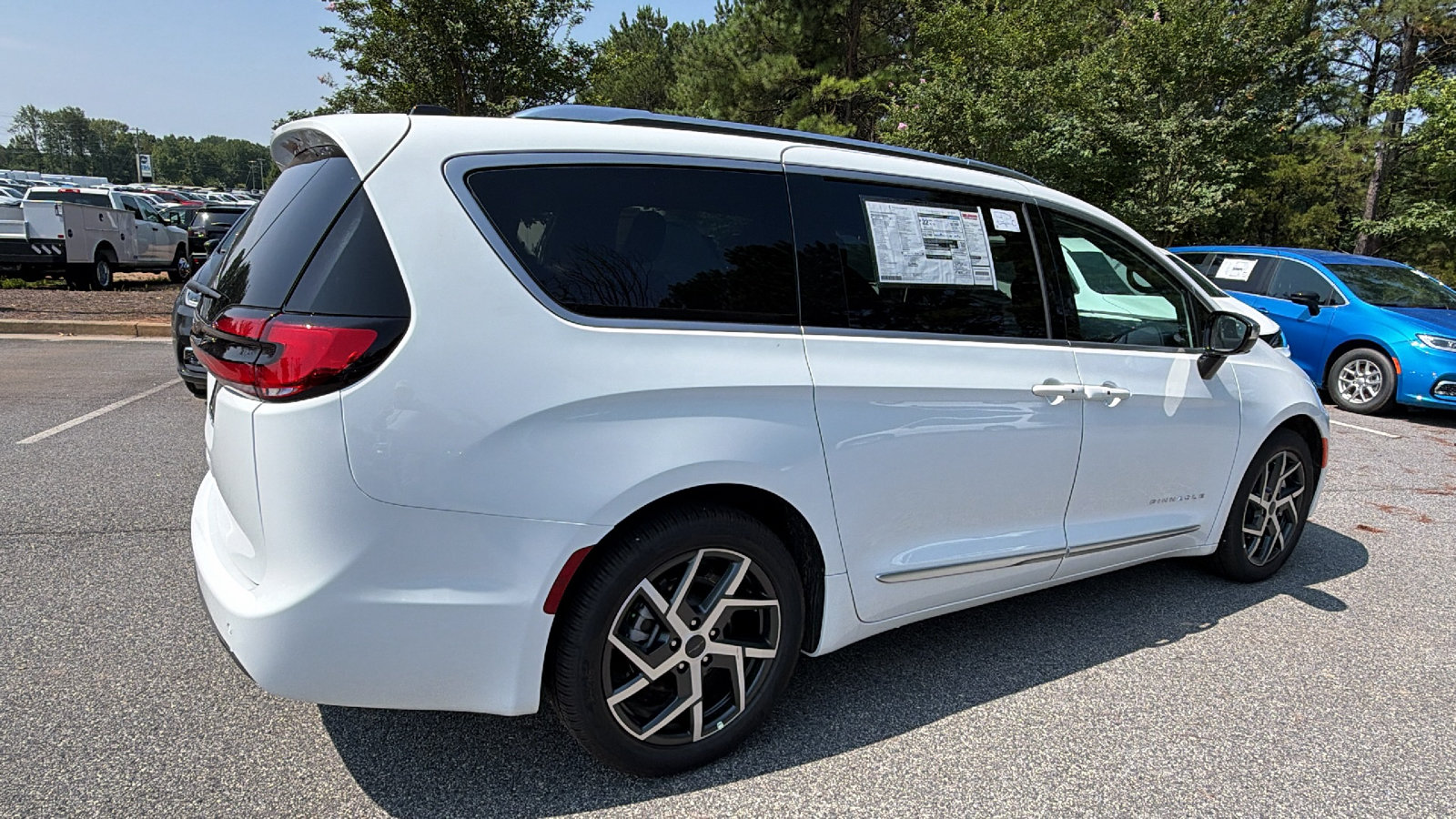 New 2027 Chrysler Pacifica Pinnacle FWD image 8