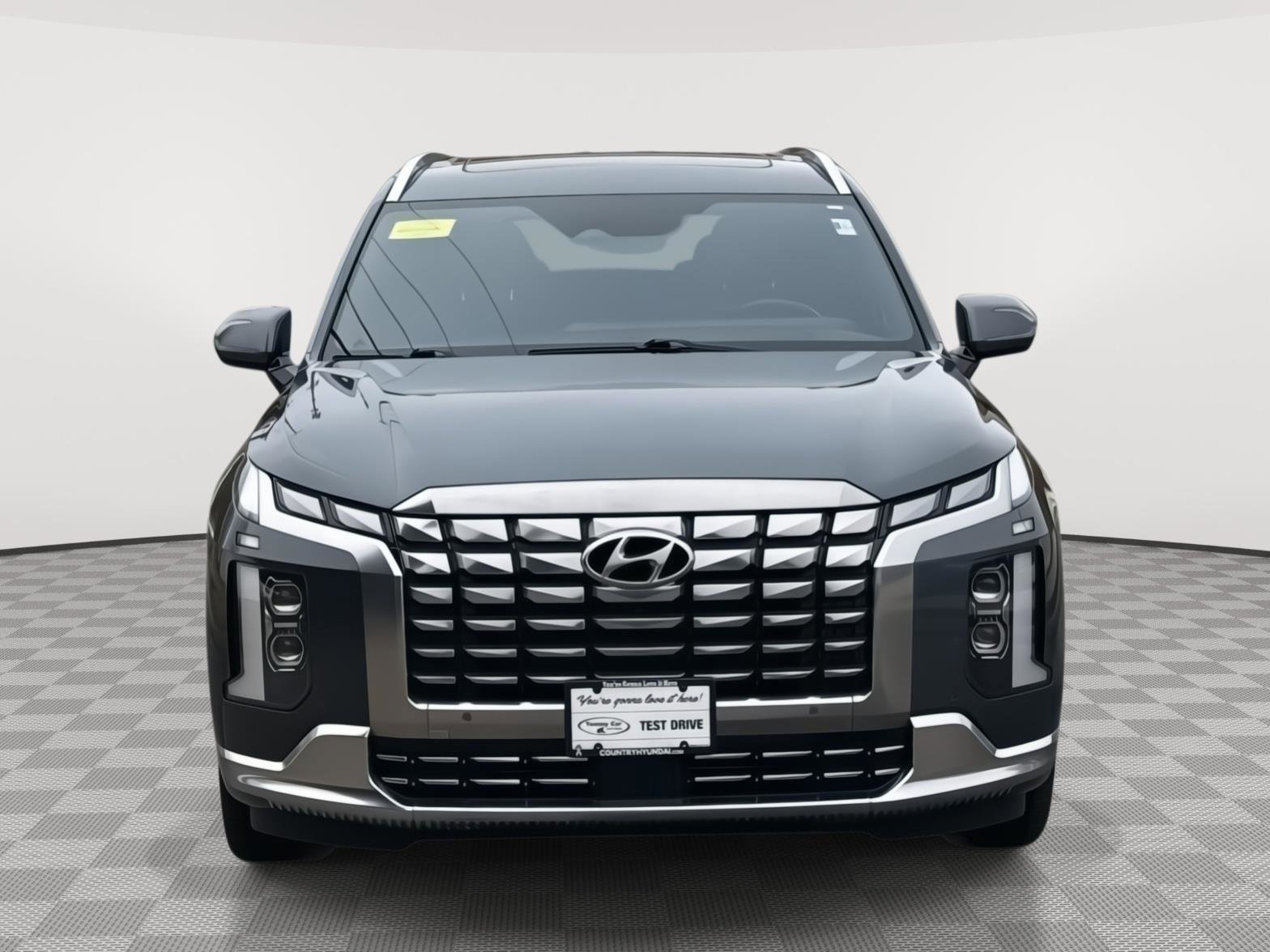 Used 2023 Hyundai Palisade Calligraphy image 2