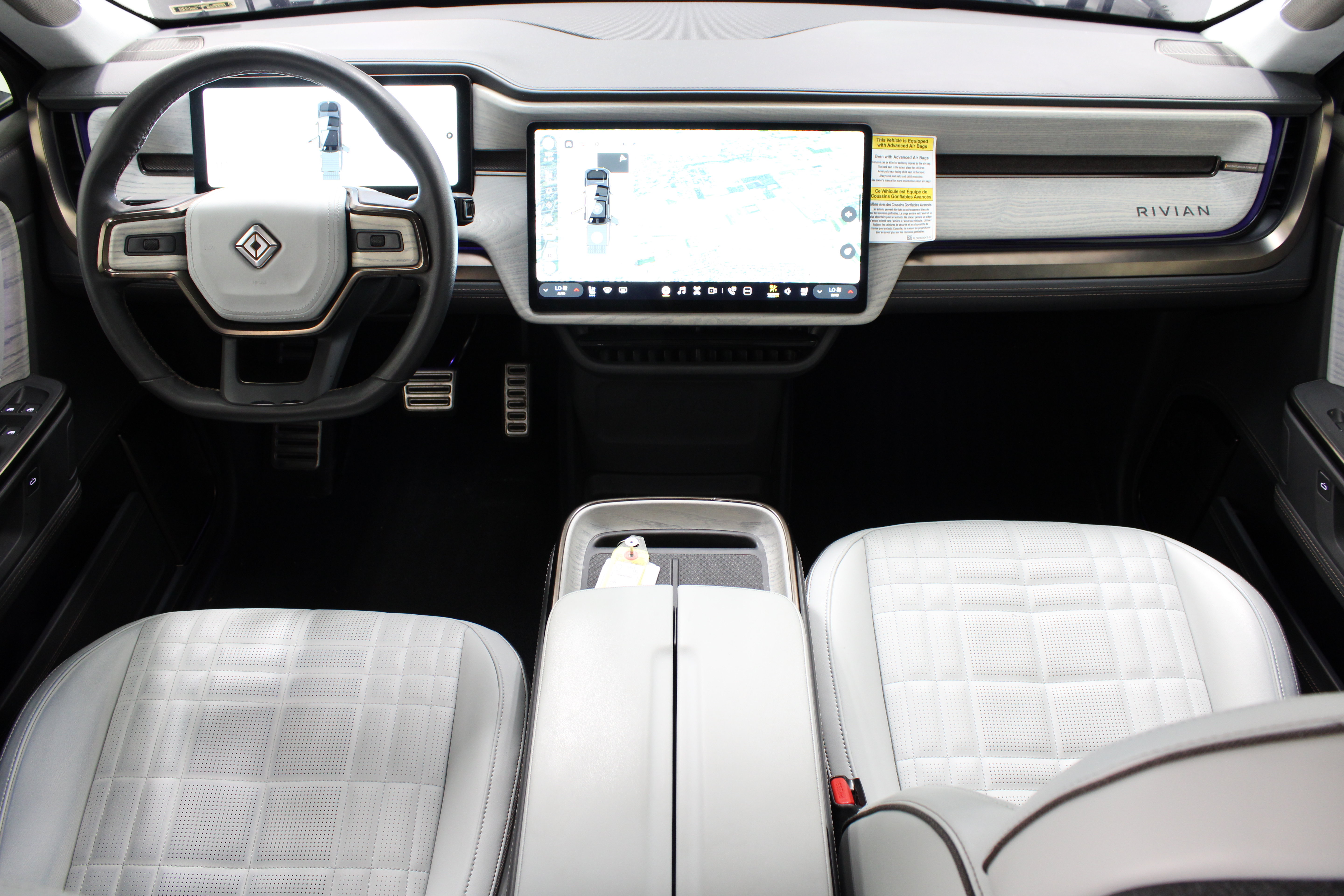 Used 2025 Rivian R1T Premium Tri AWD/4WD image 30