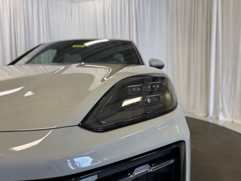 Certified 2026 Porsche Cayenne E-Hybrid AWD/4WD image 38