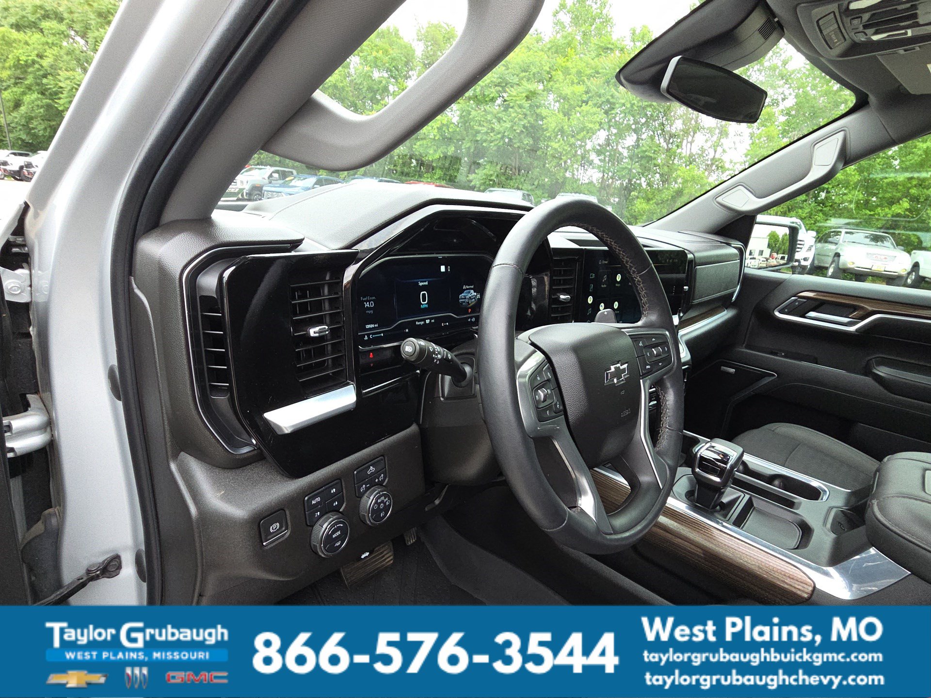 Used 2022 Chevrolet Silverado 1500 RST w/ Convenience Package II AWD/4WD image 16