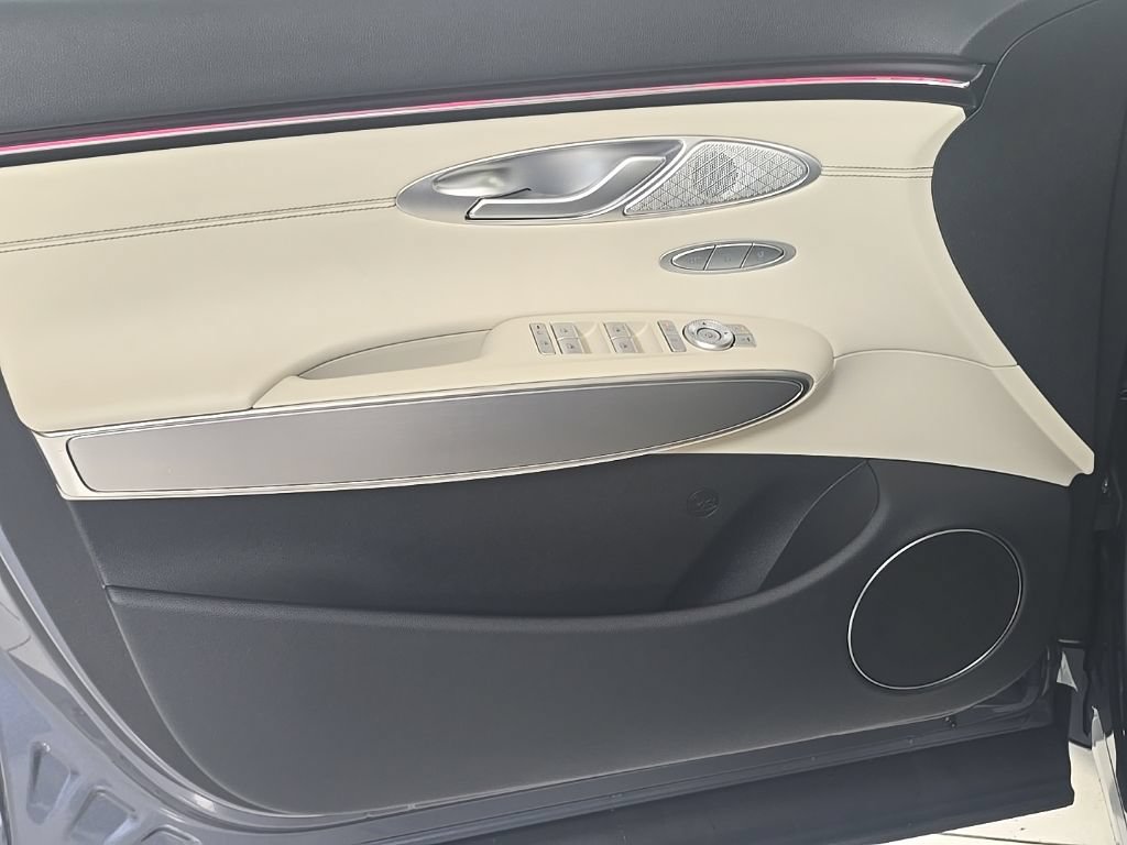 New 2027 Genesis GV70 2.5T Select AWD/4WD image 12