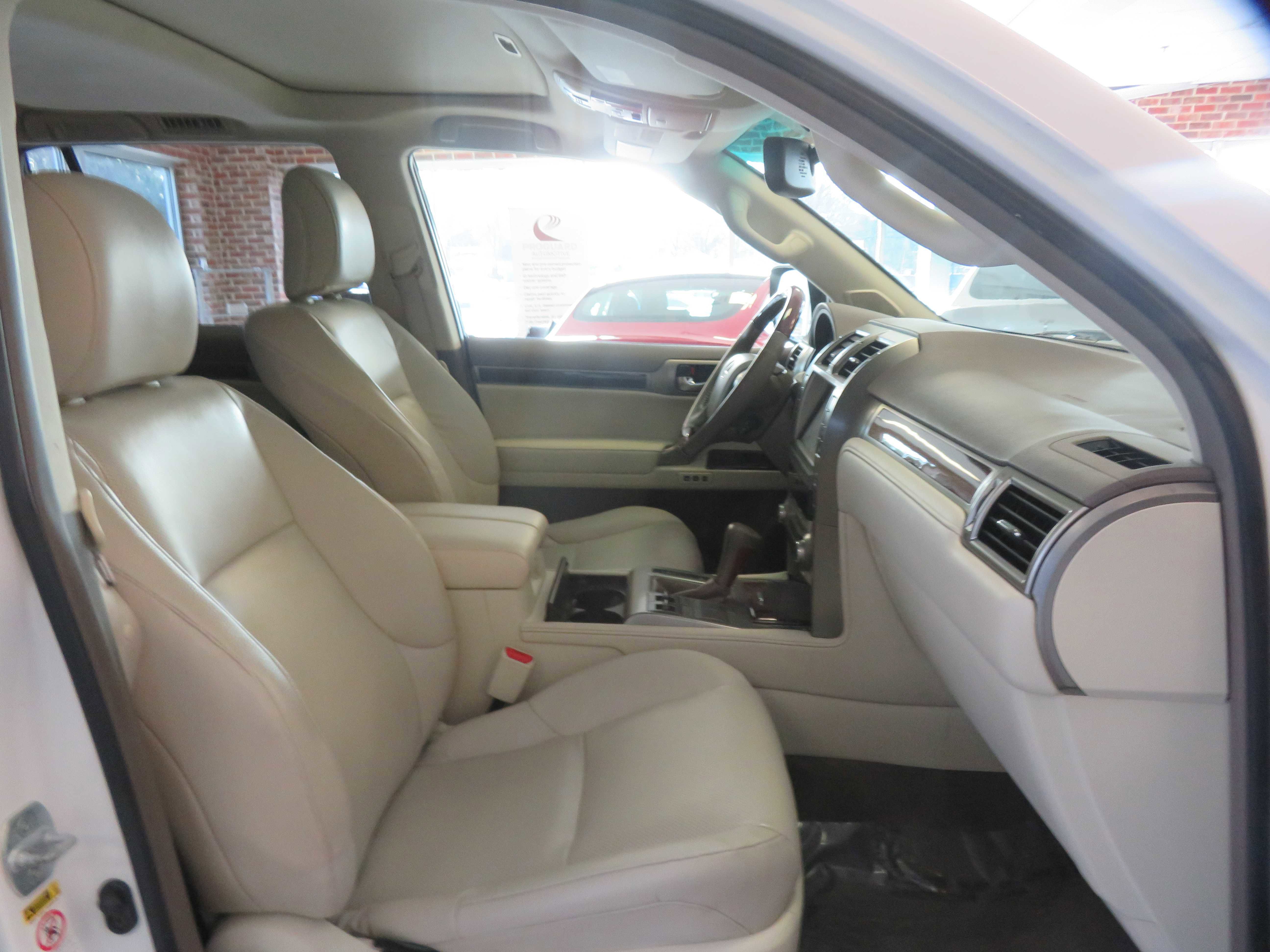 Used 2014 Lexus GX 460 w/ Premium Package image 27