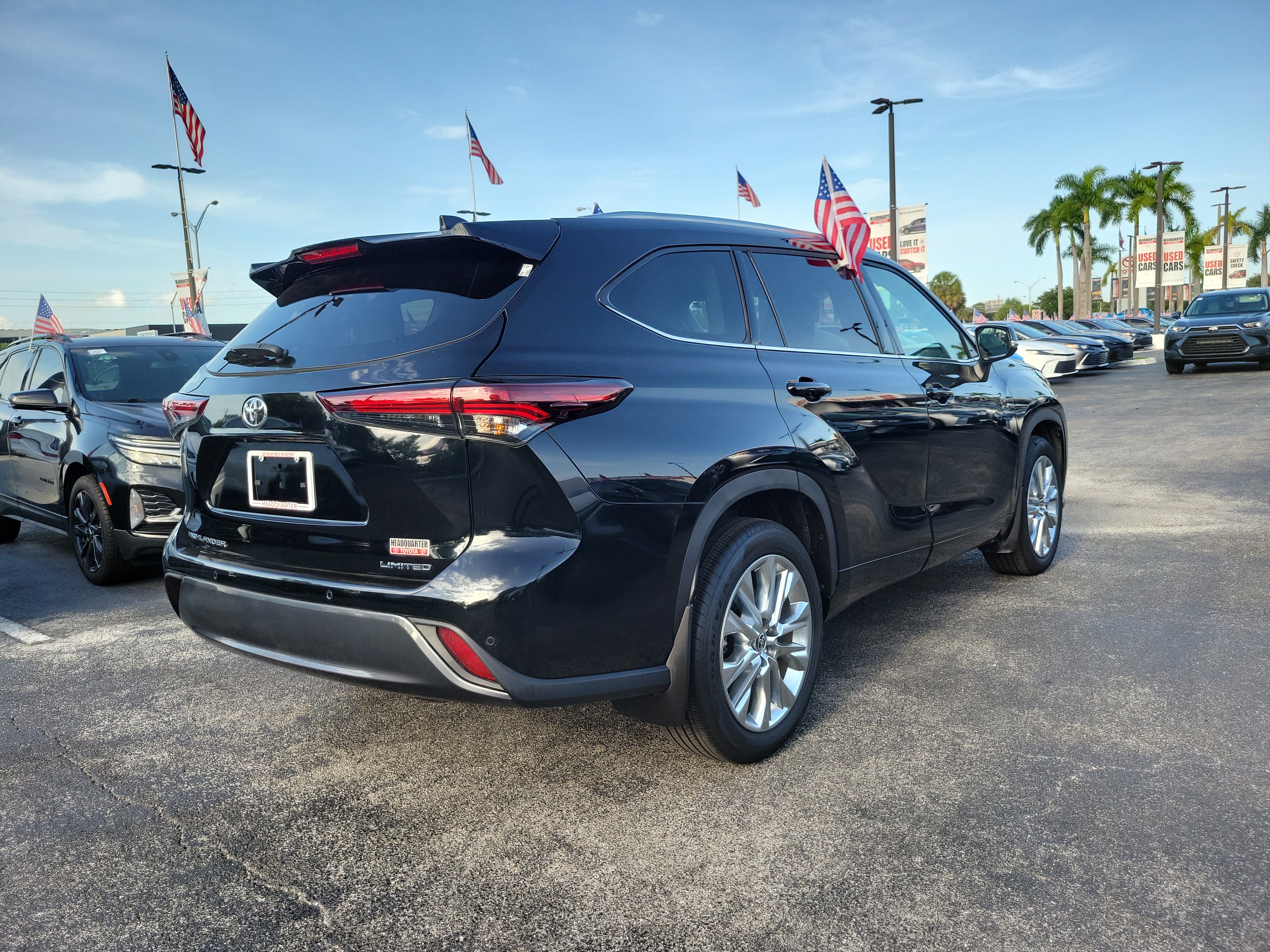 Used 2025 Toyota Highlander Limited FWD image 11